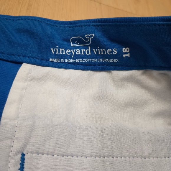 Vineyard Vines pineapple breaker shorts - Picture 4 of 5